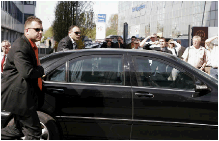VIP SECURITY PERSONAL SECURITY TEAM PROTECTING MOVING VIP IN MERCEDES ARMOURED BULLET PROOF VEHICLE