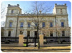 THE WORLDS MOST EXPENSIVE MANSION IN LONDON WAS PURCHASED FOR �117 MILLION POUNDS