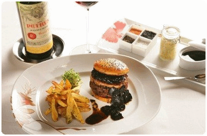 The worlds most expensive Burger $5000 foie gras and black truffle stuffed Kobe Burger